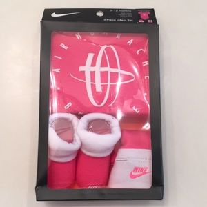 Nike Huaraches 3 Piece Infant Set Onsie Bootie Cap